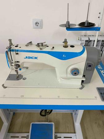 Продается швейная машина прямострочная