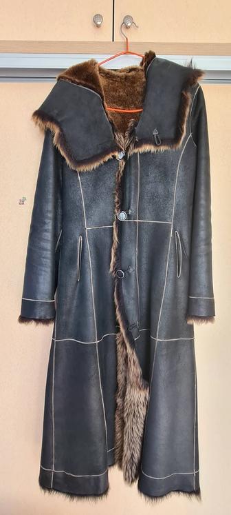 Продам двухстороннюю женскую дублёнку.