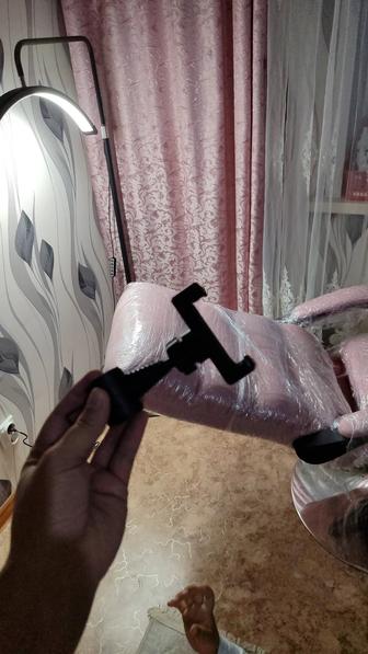 Кресло кушетка и лампа луна