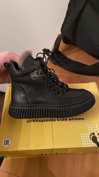 Продам детские ботинки Турция Натуральная кожа новые , размер 29