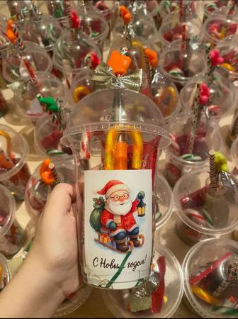 Сладкий стаканчик подарка