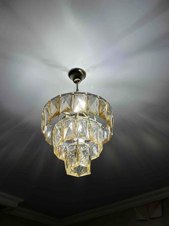 Продаются люстры