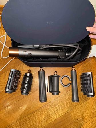 Dyson стайлер