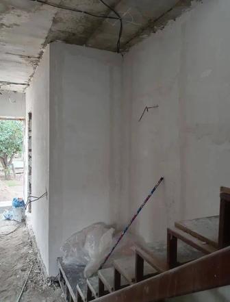 Стяжка пола, штукатурка стен. Укладка ламината. Шпаклевка под обои