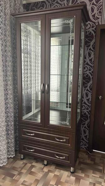 Продаем сервант из стекла