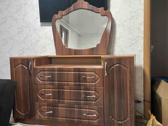Продается комод с зеркалом