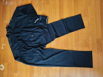 Мужской спортивный костюм