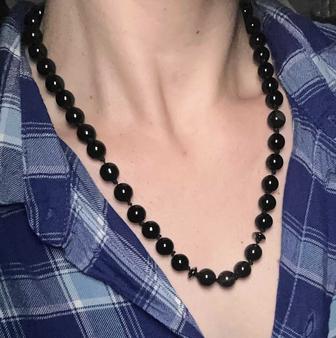 Бусы из натурального агата и обсидиана на удобной застежке.