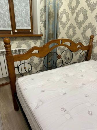 Спальная кровать с матрасом