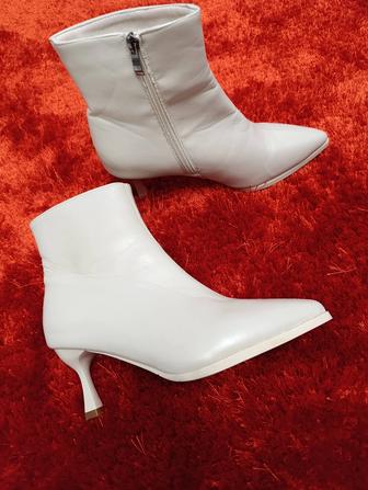 Полусапожки молочный беж 37р