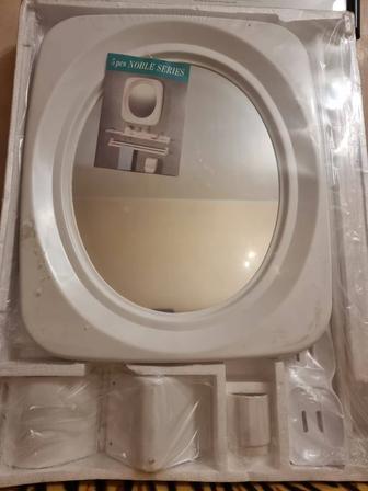 Зеркало для ванной и туалетной комнаты с полочкой и аксессуарами навесное