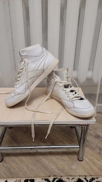 Продам кроссовки Reebok