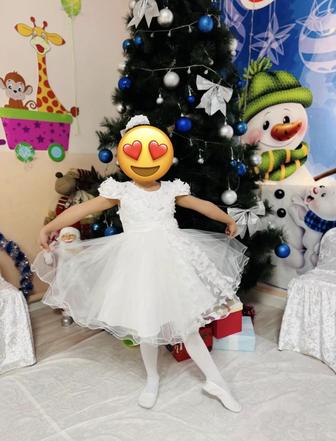 Продам белое платье для девочки