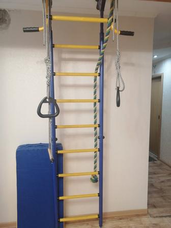 Продам детскую шведскую стенку