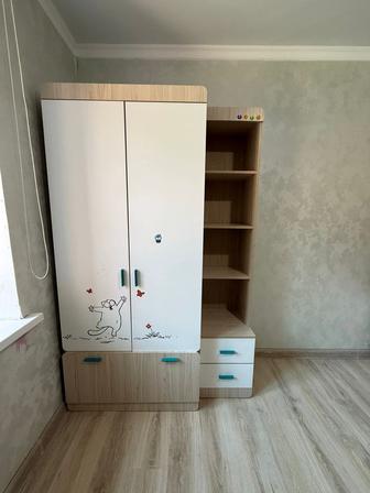 Детский стол и диван