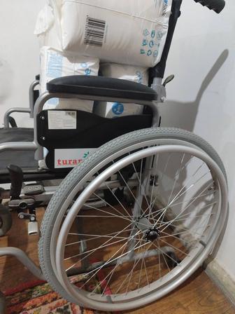 Продам коляску инвалидов, есть две коляски, прогулочная коляска и комнатна.