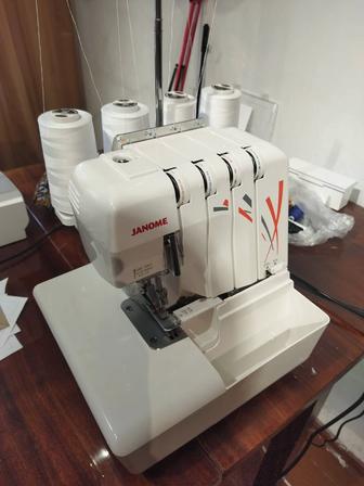 Janome оверлок и швейная машинка практически новые на гарантии