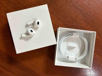 Apple AirPods 3-го поколения зарядного кейса