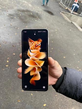 Продам Samsung Galaxy Z Flip 3 8/256GB золотистый