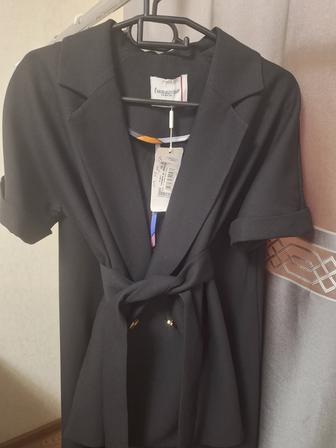 Продается новый костюм 42 размера