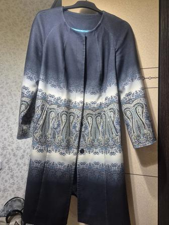 Продам пальто демисезонное