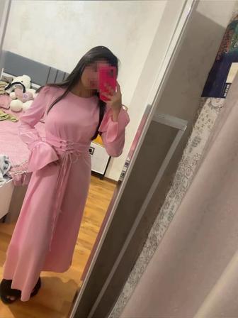 Платье розовое