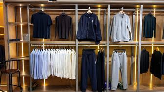 Продается!Мебель,полки для мужской одежды