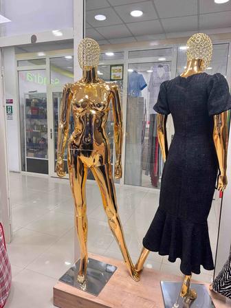 Манекены в золоте