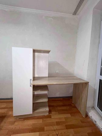 Удобный шкаф-стол для учебы