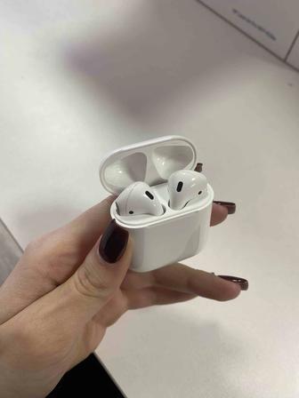 AirPods (1-ого поколения)