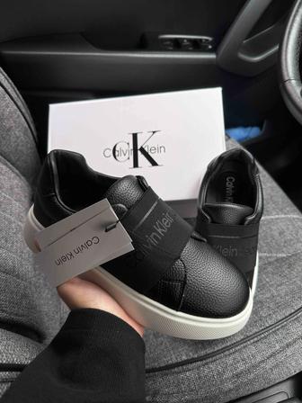 Кроссовки под бренд CK