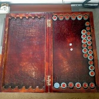 Нарды деревянные,длина 50см, ширина 28см. Цена 3000тнг.