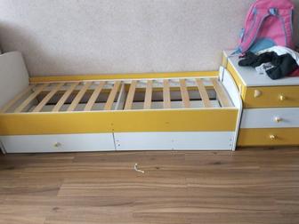 Продам кровать/стол/тумбу