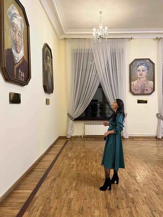 Продаю платье в красивом изумрудном цвете