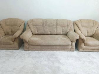 Диван с двумя креслами