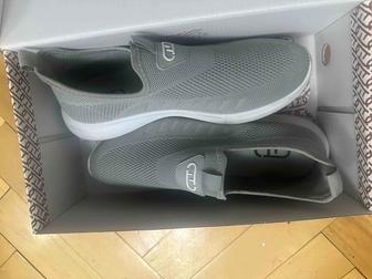 Продам кроссовки адидас