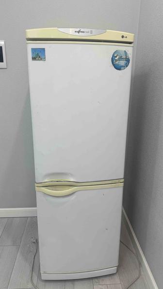 Продам холодильник