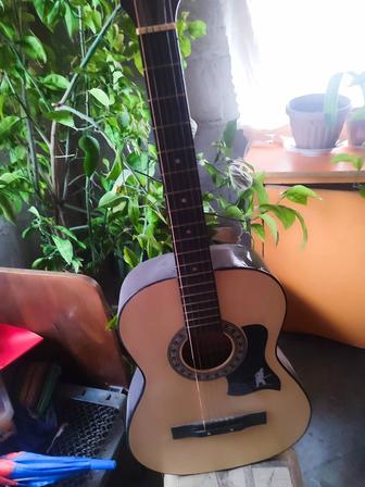 Гитара акустическая