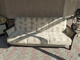 Продам б/у мебель диван и два кресла