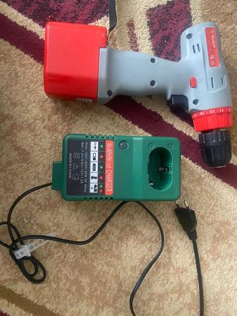 Шуруповерт ЗУБР мощный имеется зарядное устройство б/у