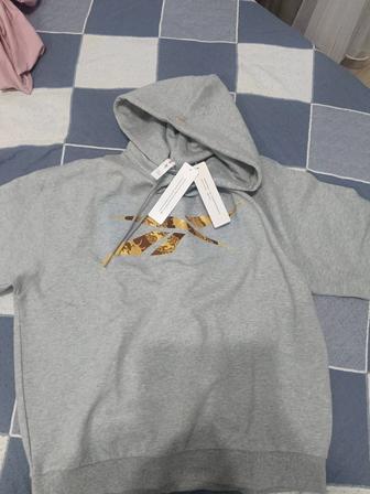 Reebok толстовка оригинал.