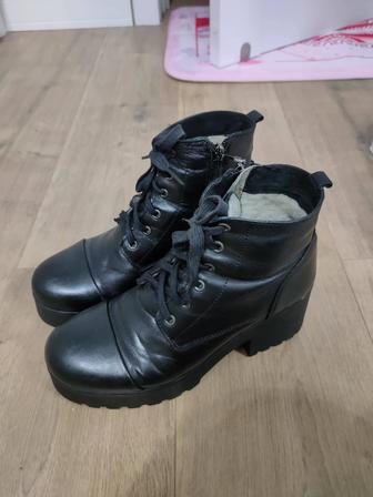 продам зимние ботинки