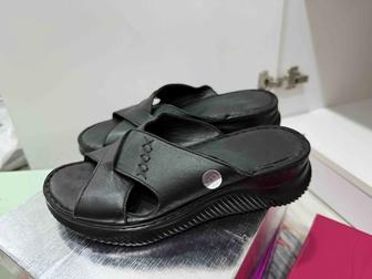 Продам женскую обувь (шлепанцы) б/у натуральная кожа