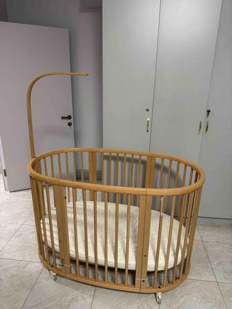 Продам кроватку stokke