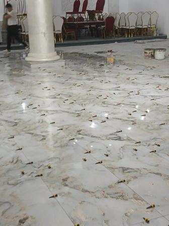 Установка кафеля аккуратно и качественно.