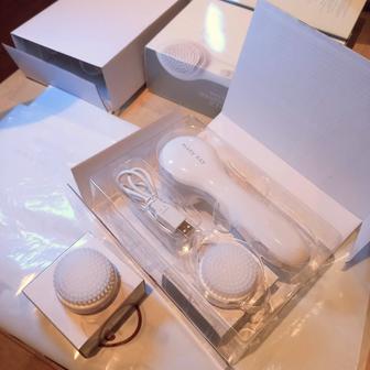 Устройство для чистки и массажа лица