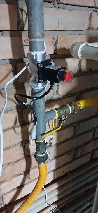 Слесарь, устранение утечки газа