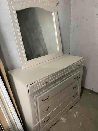 Продам комод с зеркалом