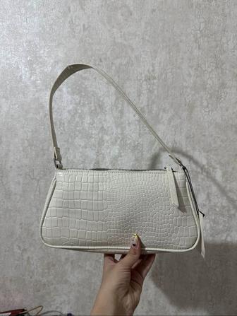 Сумка-багет Bershka