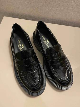 Туфли женские. Лоферы